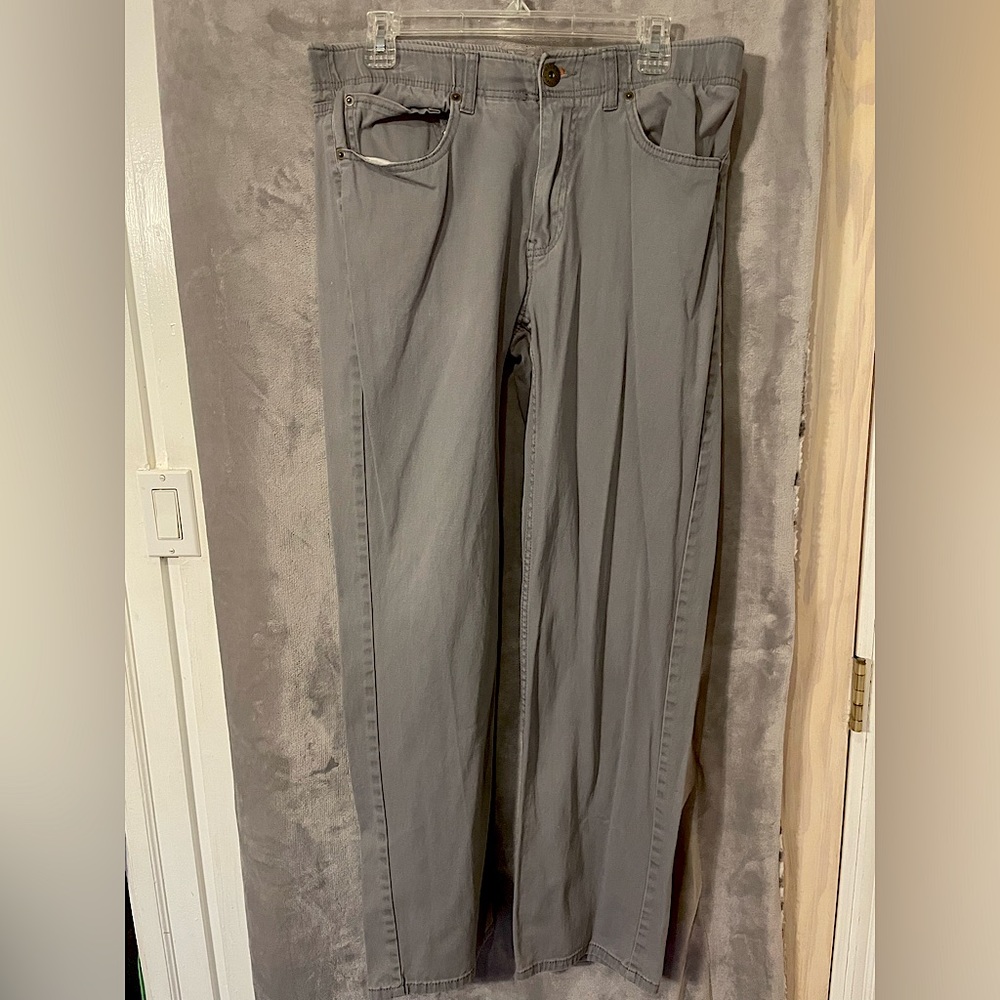 Urban Pipeline grey khakis. Size 32W 32L. In near mint condition. Non smoker.